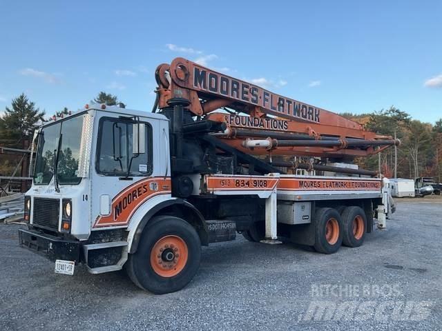 Mack MR688S 混凝土泵浦