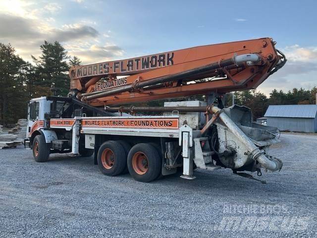 Mack MR688S 混凝土泵浦