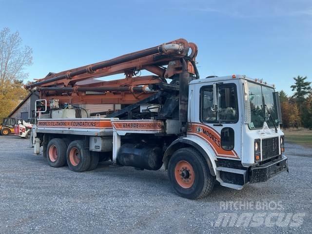 Mack MR688S 混凝土泵浦