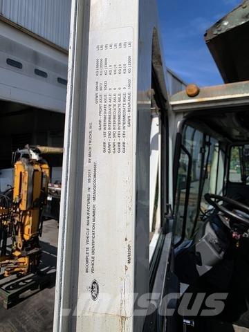Mack MRU613 垃圾車