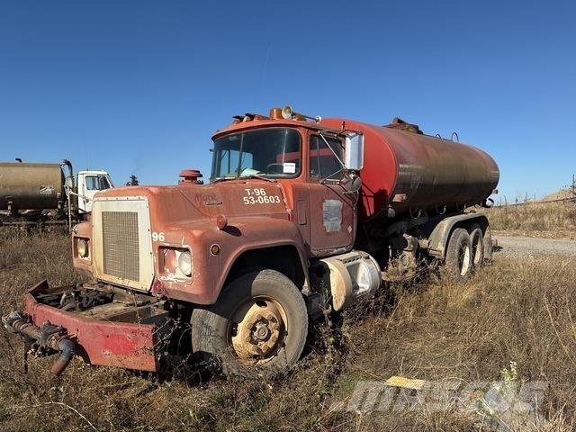 Mack R688ST 水車