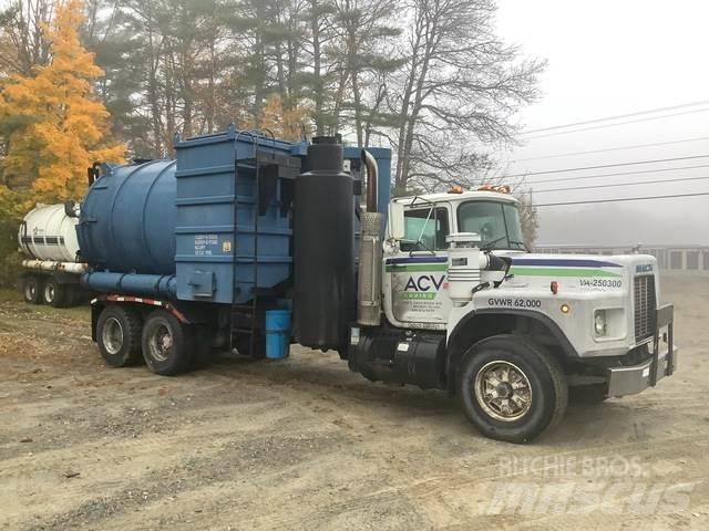 Mack RB690S 組合/真空油槽車