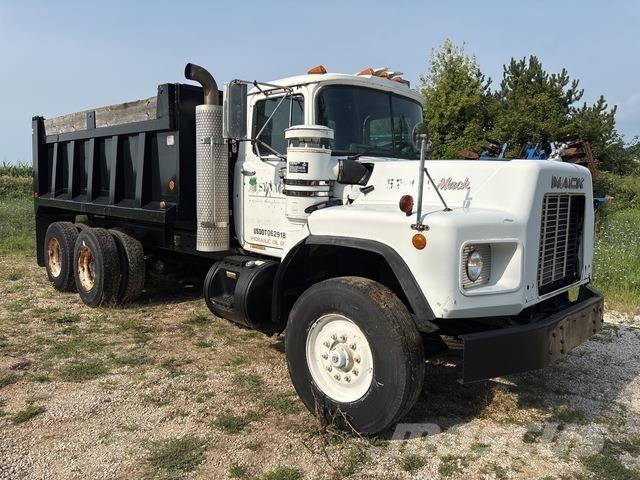 Mack RB690S 傾卸式卡車