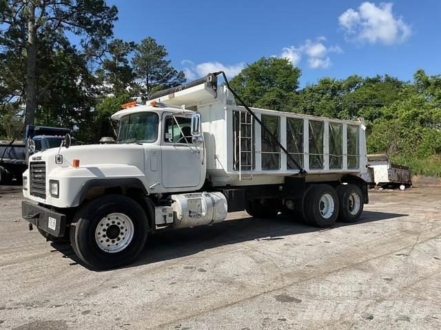 Mack RD600 傾卸式卡車