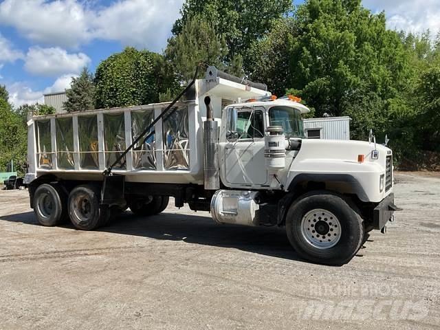 Mack RD600 傾卸式卡車
