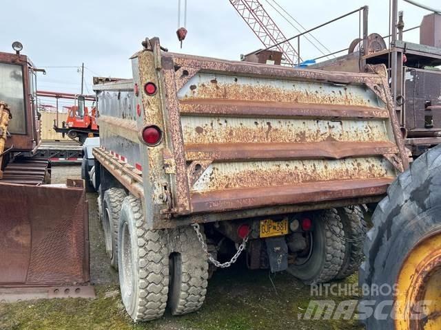 Mack RD688S 傾卸式卡車