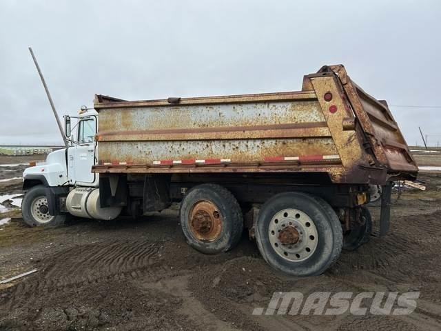 Mack RD688S 傾卸式卡車