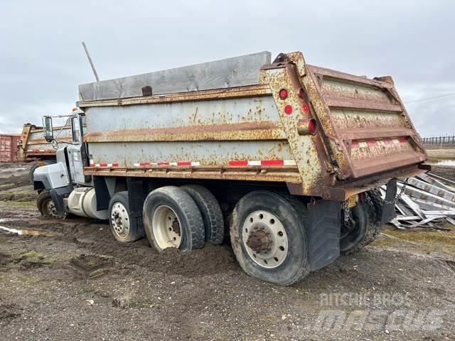 Mack RD688S 傾卸式卡車