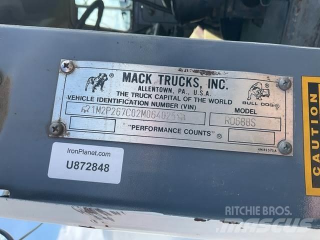 Mack RD688S 裝載運輸卡車