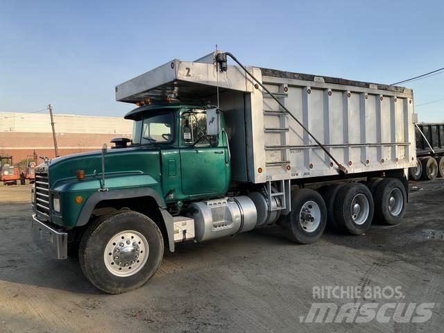 Mack RD688S 傾卸式卡車