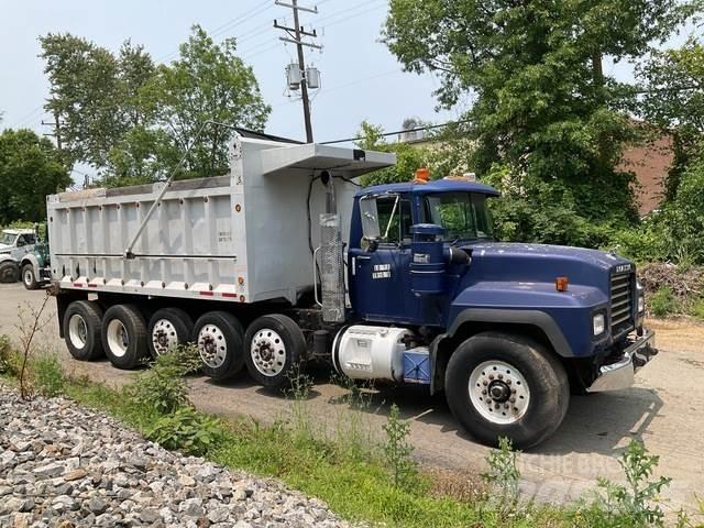 Mack RD688S 傾卸式卡車