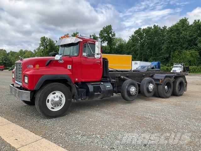 Mack RD688S 裝載運輸卡車