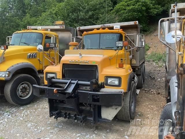 Mack RD688S 砂鹽撒布機