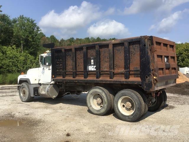 Mack RD688S 傾卸式卡車