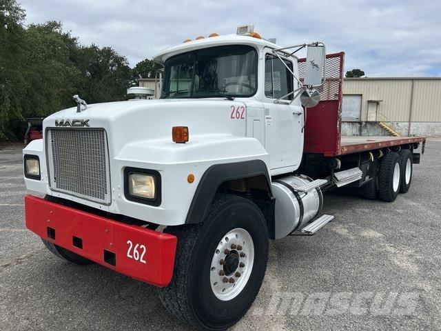 Mack RD690S 平板式/側卸式卡車