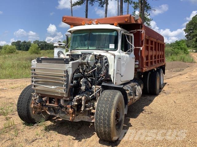 Mack RD690S 傾卸式卡車