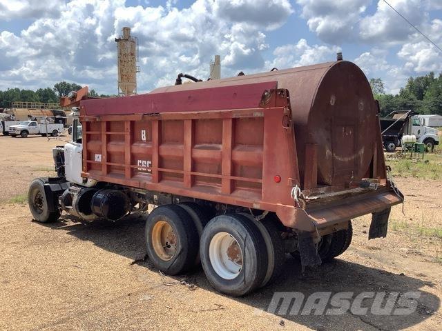 Mack RD690S 傾卸式卡車