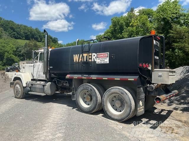 Mack RW613 水車