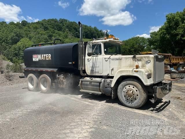Mack RW613 水車