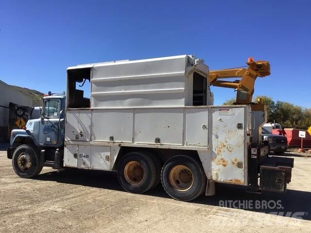 Mack U600 都市/通用型車輛
