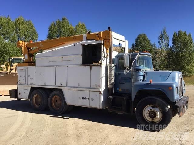 Mack U600 都市/通用型車輛