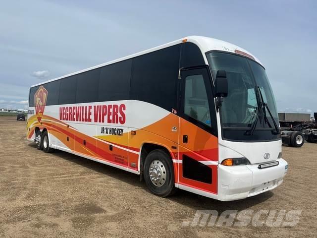 MCI J4500 迷你巴士