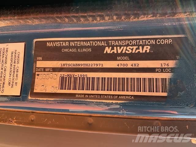 Navistar 4700 卡車裝載高空作業車