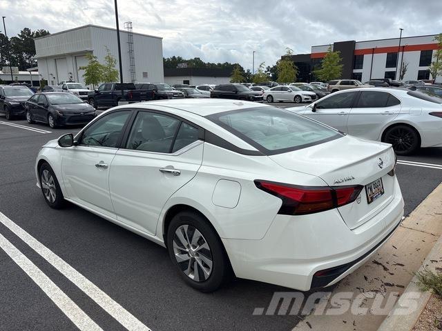 Nissan Altima 汽車