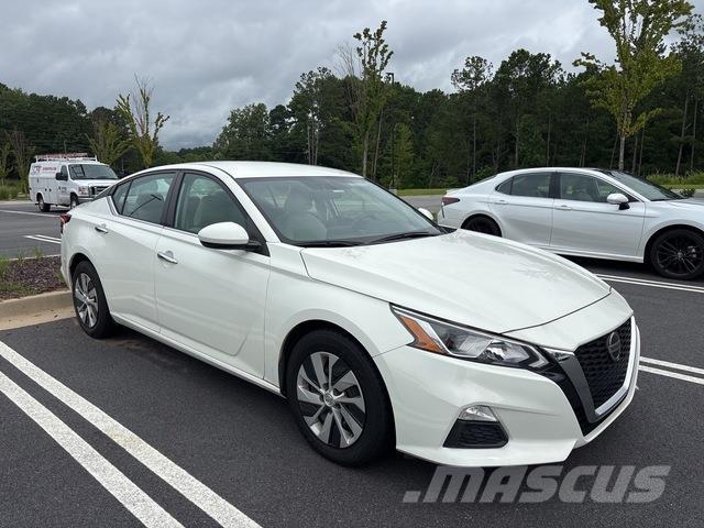 Nissan Altima 汽車