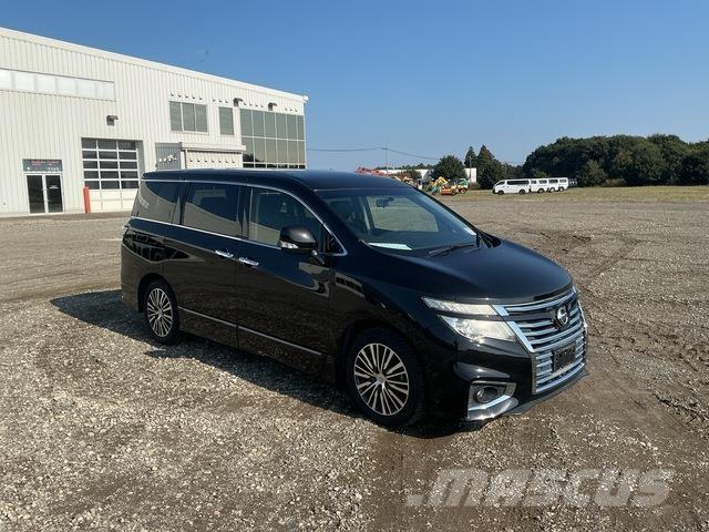 Nissan Elgrand 迷你巴士