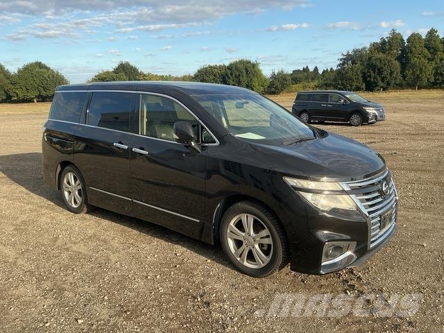 Nissan Elgrand 迷你巴士