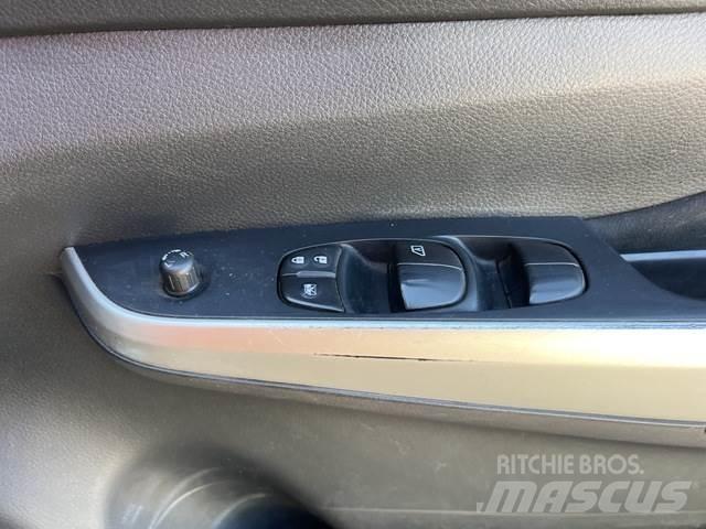 Nissan Navara 皮卡.傳統半斗卡車/側卸板