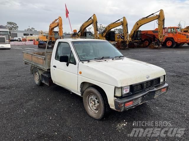 Nissan Navara 皮卡.傳統半斗卡車/側卸板