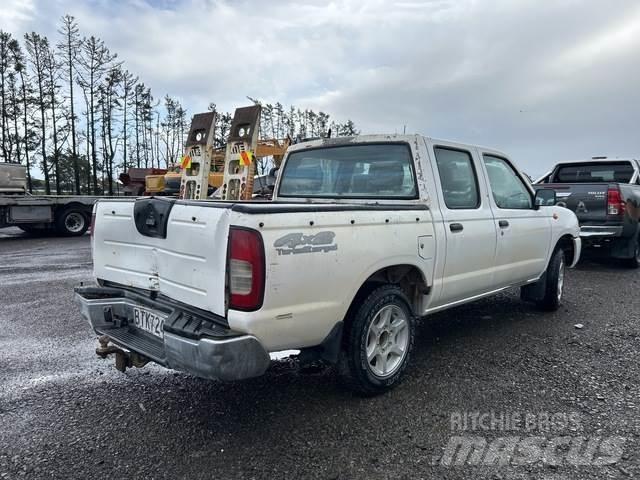 Nissan Navara 皮卡.傳統半斗卡車/側卸板