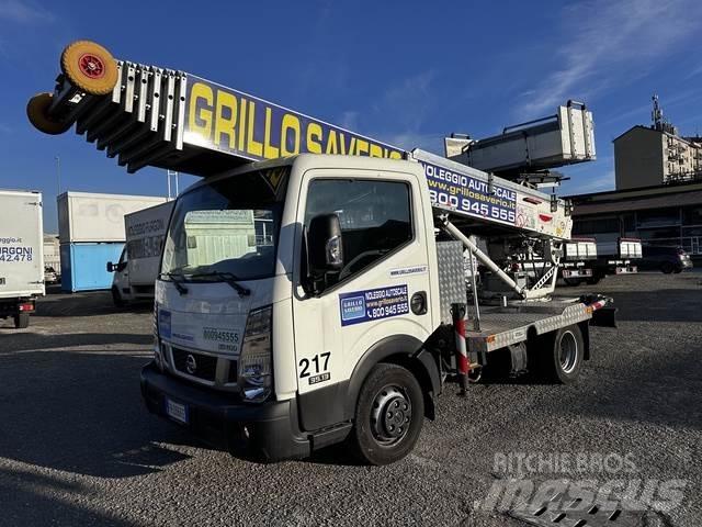 Nissan NT400 卡車裝載高空作業車