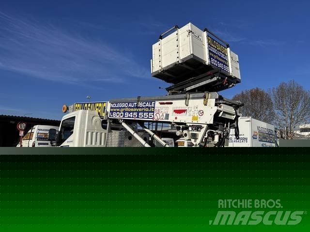 Nissan NT400 卡車裝載高空作業車