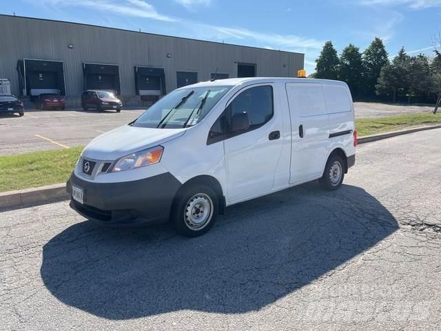 Nissan NV200 廂式貨物運輸車