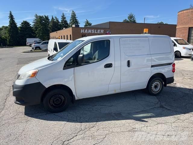 Nissan NV200 廂式貨物運輸車