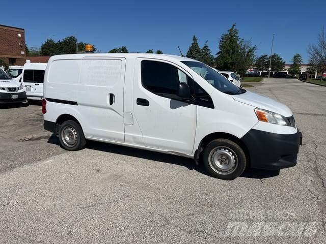 Nissan NV200 廂式貨物運輸車
