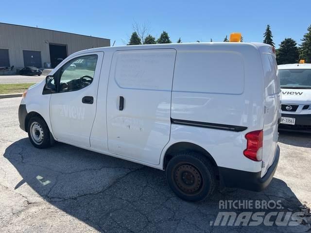 Nissan NV200 廂式貨物運輸車