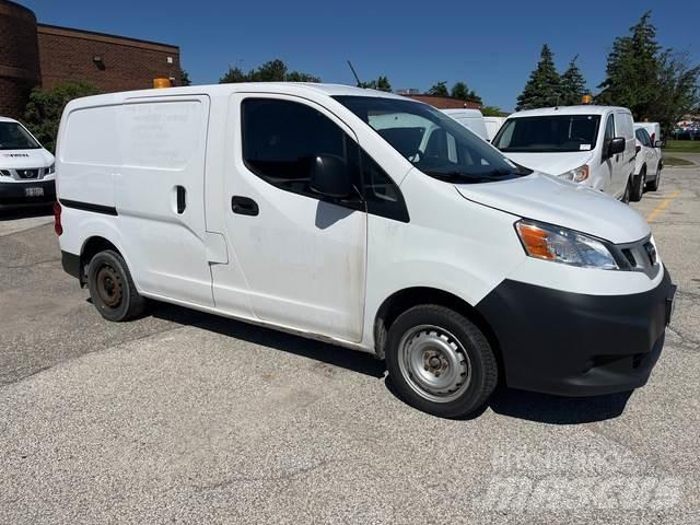 Nissan NV200 廂式貨物運輸車
