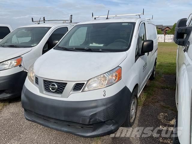 Nissan NV200 廂式貨物運輸車