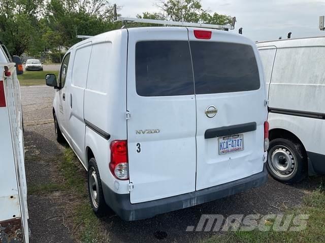 Nissan NV200 廂式貨物運輸車