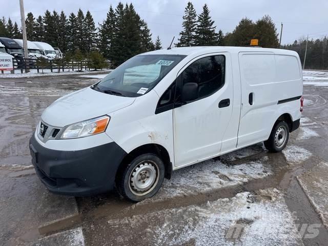 Nissan NV200 廂式貨物運輸車