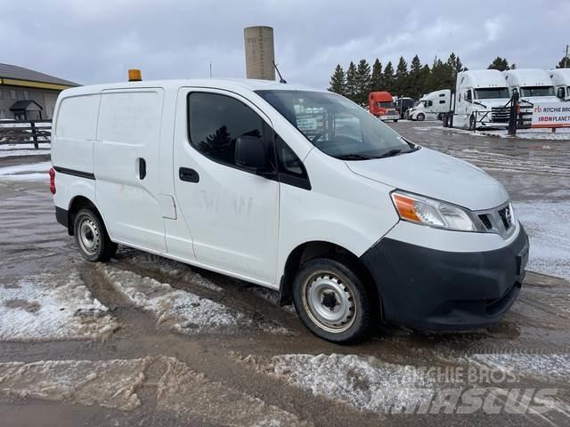 Nissan NV200 廂式貨物運輸車