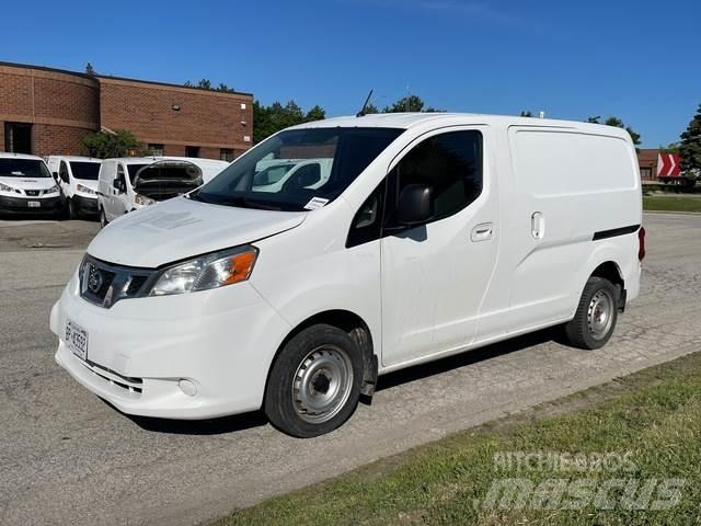 Nissan NV200 廂式貨物運輸車