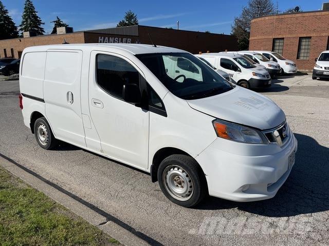 Nissan NV200 廂式貨物運輸車