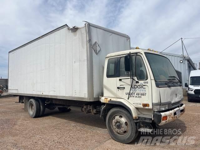 Nissan UD2600 貨箱式卡車