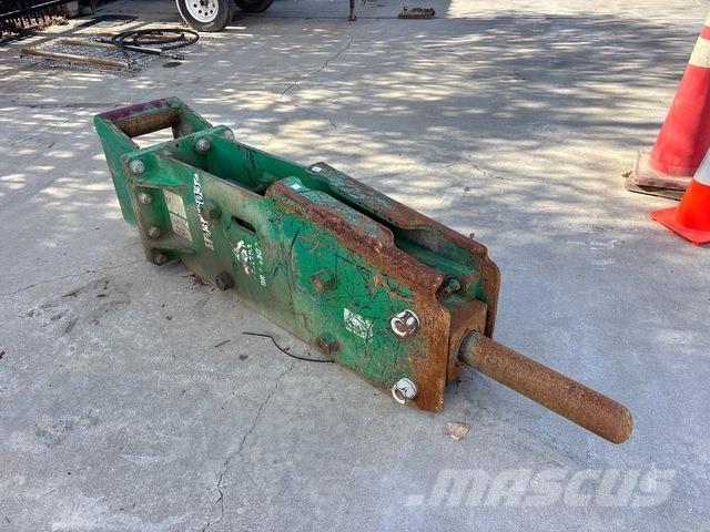 Okada ORV1300 鐵鎚/碎石機