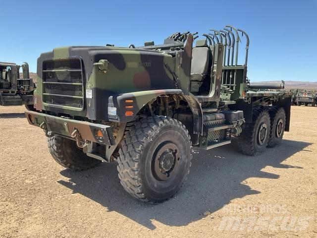 Oshkosh AMK23A1 貨箱式卡車